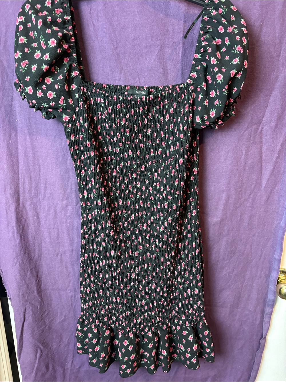Forever 21 black pink floral puff sleeve smocked bust & torso size medium